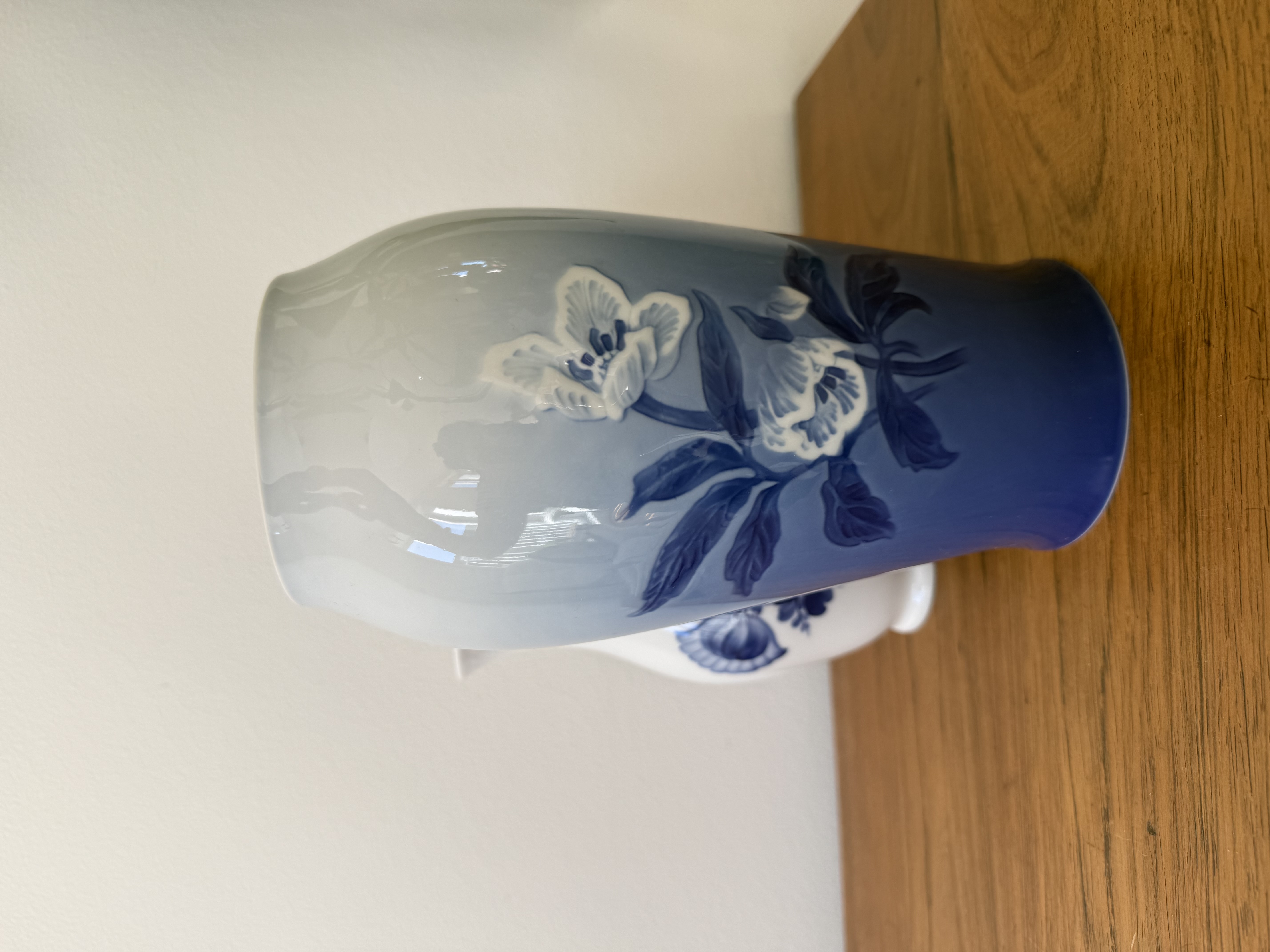 Vintage Danish decor - Bing & Grøndahl Julerose Vase
