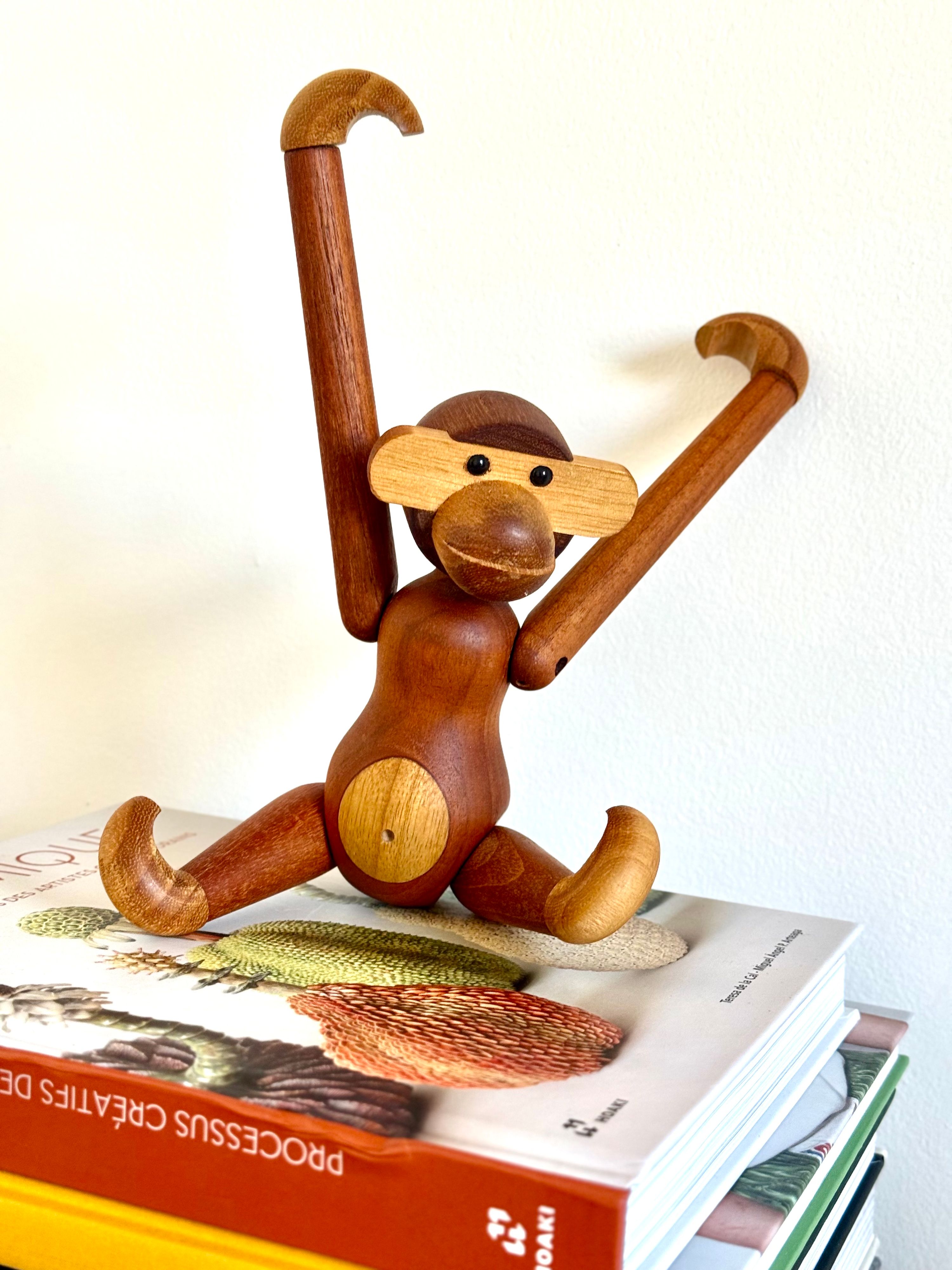 וינטג׳ ורטרו בדנמרק — פסלון קוף מעץ - Kay Bojesen - 1951. Decor, יד שניה מקופנהגן | דייניש | Field Notes & Finds