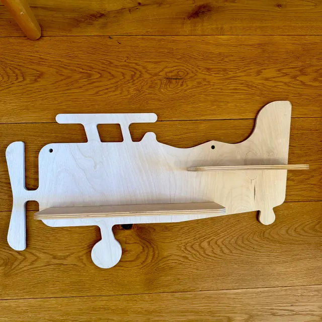 וינטג׳ ורטרו בדנמרק — מדף קיר מעץ דני - מטוס, Pixiform, 2020. Furniture, יד שניה מקופנהגן | דייניש | Field Notes & Finds