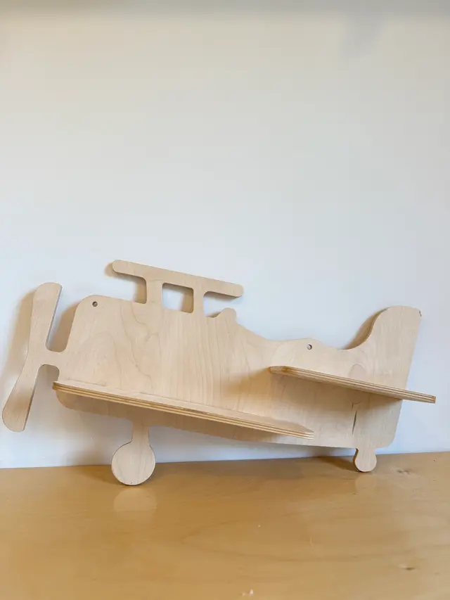 וינטג׳ ורטרו בדנמרק — מדף קיר מעץ דני - מטוס, Pixiform, 2020. Furniture, יד שניה מקופנהגן | דייניש | Field Notes & Finds