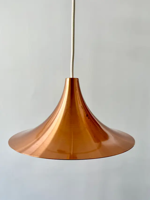 וינטג׳ ורטרו בדנמרק — מנורת תלייה 'Golden Pink' מאת Strini Belysning. Lighting, יד שניה מקופנהגן | דייניש | Field Notes & Finds