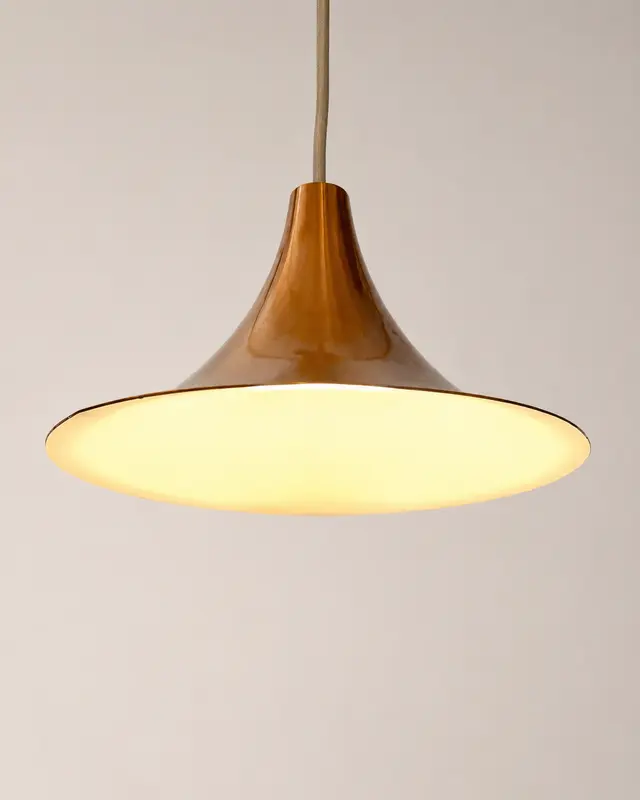 וינטג׳ ורטרו בדנמרק — מנורת תלייה 'Golden Pink' מאת Strini Belysning. Lighting, יד שניה מקופנהגן | דייניש | Field Notes & Finds