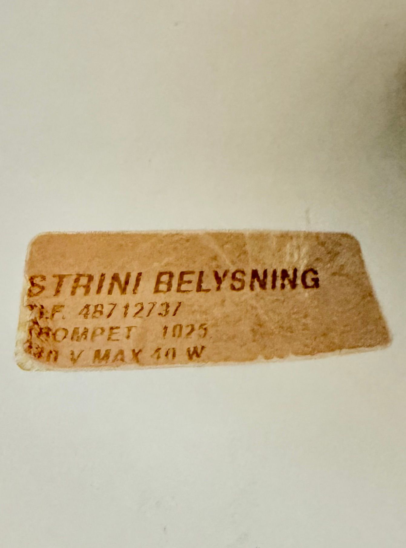 וינטג׳ ורטרו בדנמרק — מנורת תלייה 'Golden Pink' מאת Strini Belysning. Lighting, יד שניה מקופנהגן | דייניש | Field Notes & Finds