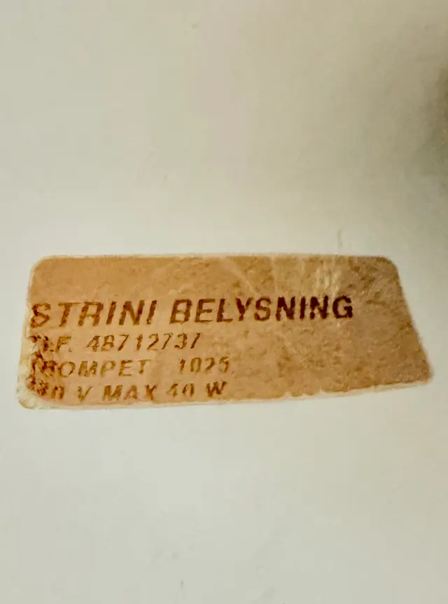 וינטג׳ ורטרו בדנמרק — מנורת תלייה 'Golden Pink' מאת Strini Belysning. Lighting, יד שניה מקופנהגן | דייניש | Field Notes & Finds