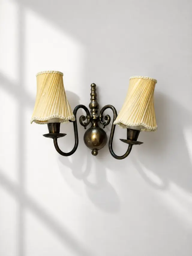 וינטג׳ ורטרו בדנמרק — קיר פליז מסורתי. Lighting, יד שניה מקופנהגן | דייניש | Field Notes & Finds