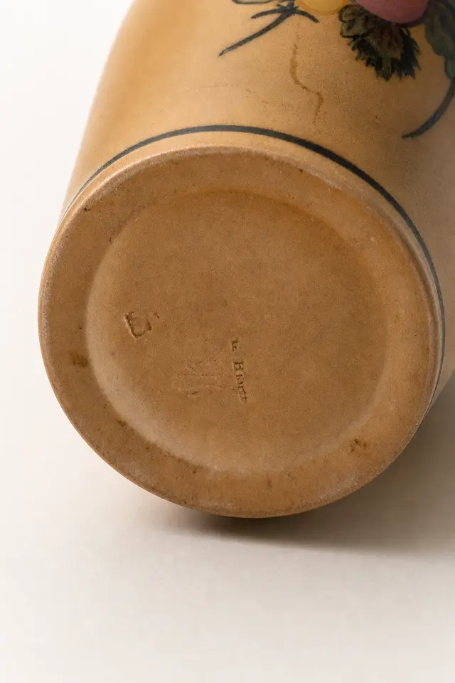 וינטג׳ ורטרו בדנמרק — אגרטל חרסינה ל. יורט. Vase, יד שניה מקופנהגן | דייניש | Field Notes & Finds