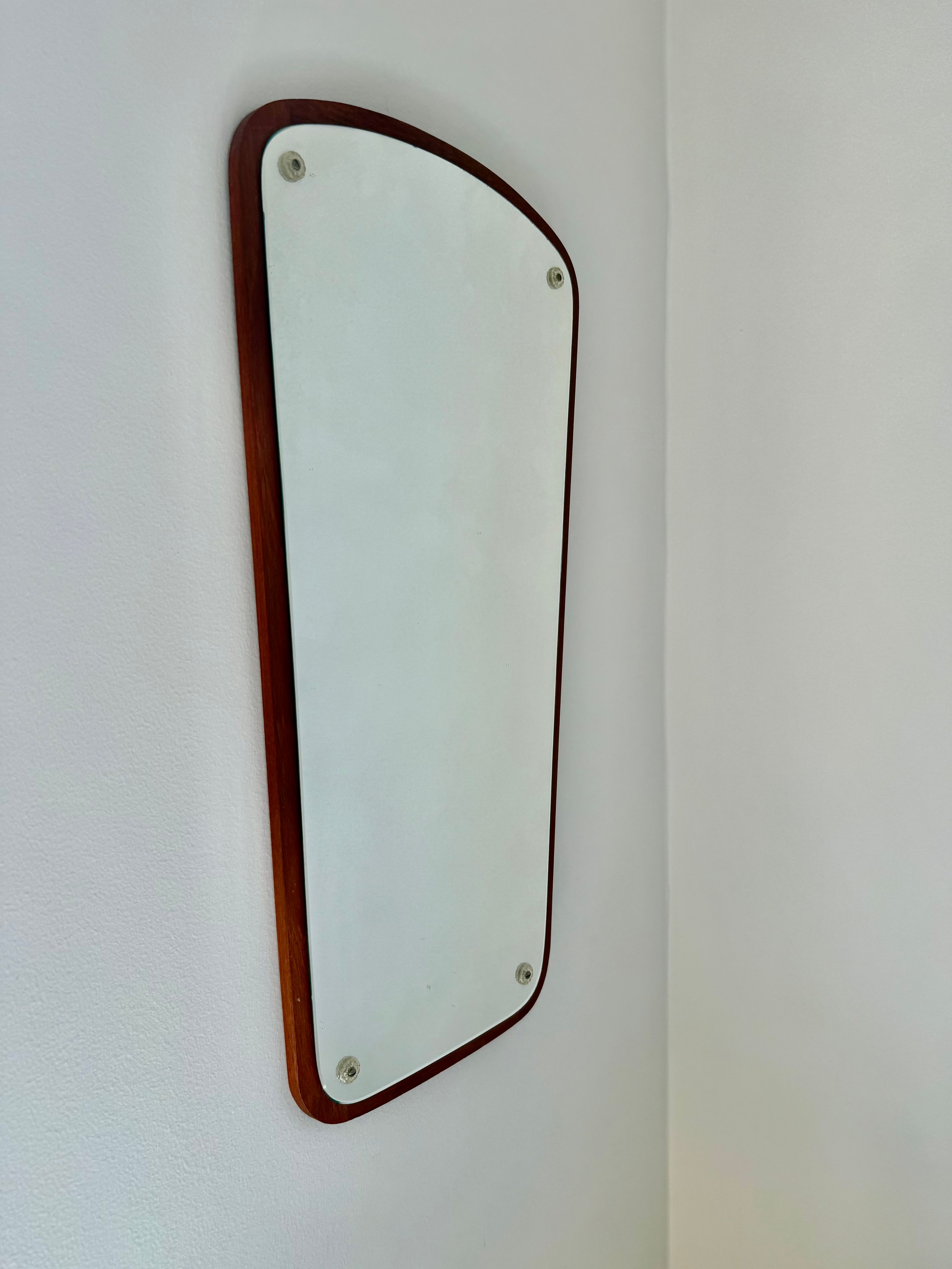 וינטג׳ ורטרו בדנמרק — מראה טיק אמצע המאה. Decor, יד שניה מקופנהגן | דייניש | Field Notes & Finds