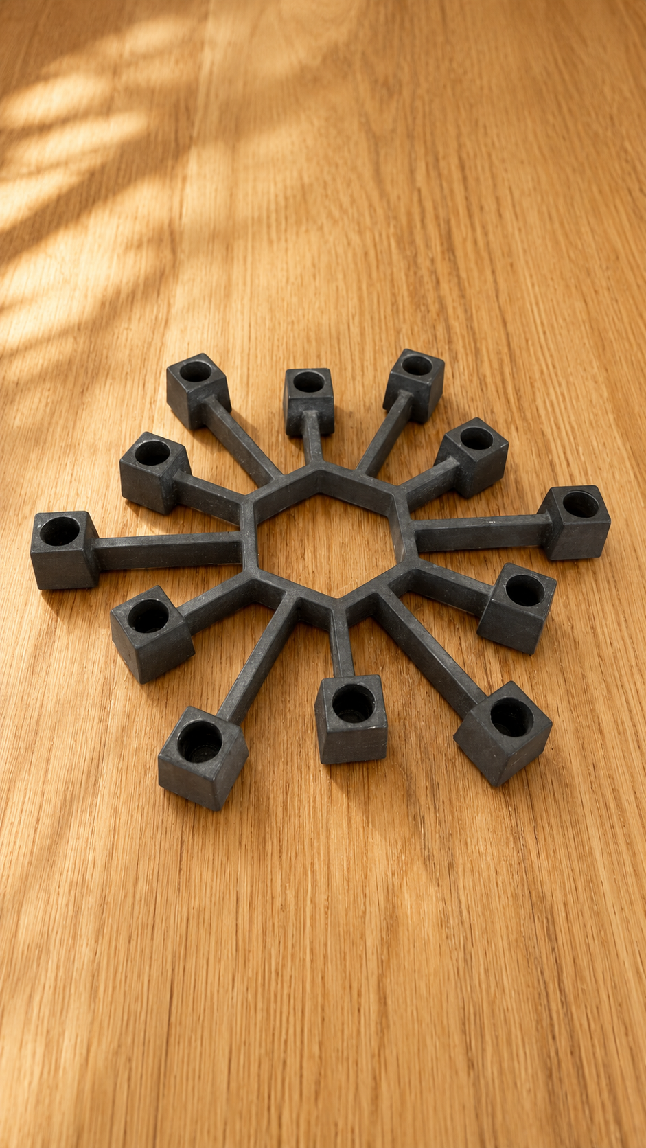 וינטג׳ ורטרו בדנמרק — פמוט ברזל דני. Candle Holder, יד שניה מקופנהגן | דייניש | Field Notes & Finds