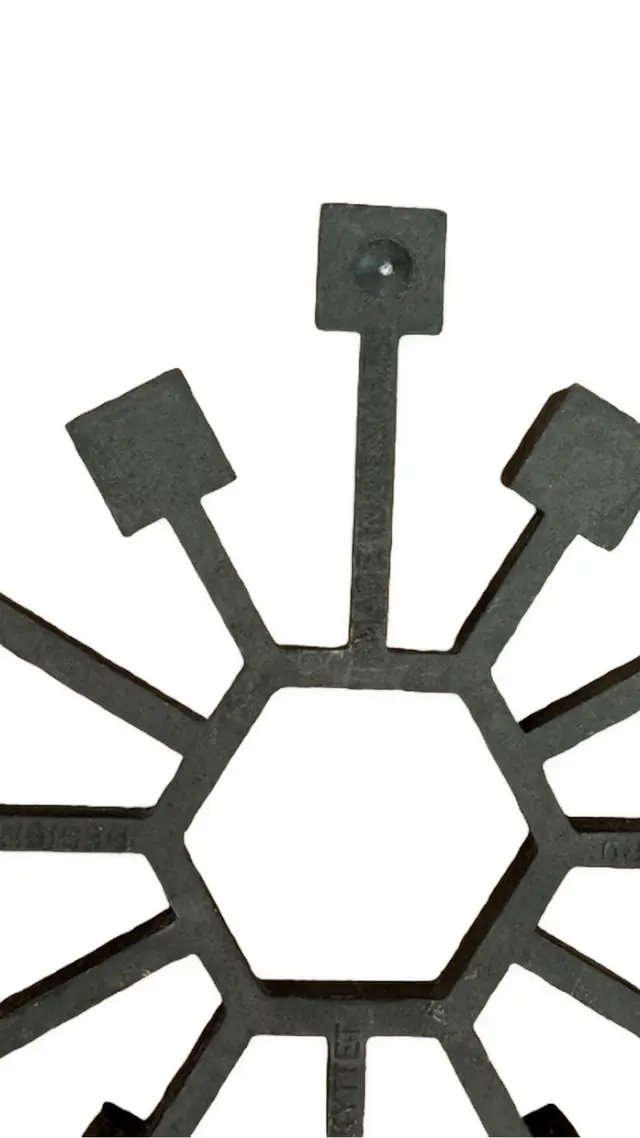 וינטג׳ ורטרו בדנמרק — פמוט ברזל דני. Candle Holder, יד שניה מקופנהגן | דייניש | Field Notes & Finds
