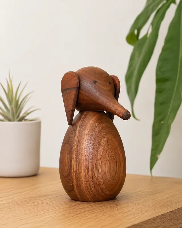 וינטג׳ ורטרו בדנמרק — פסלון פיל מעץ. Figurine, יד שניה מקופנהגן | דייניש | Field Notes & Finds